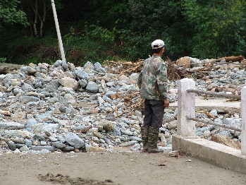 金江镇多地突发泥石流