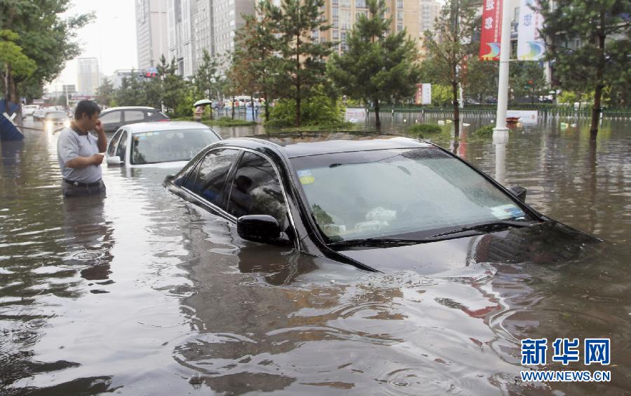 #（生态）（1）强降雨袭哈尔滨 多辆机动车被淹