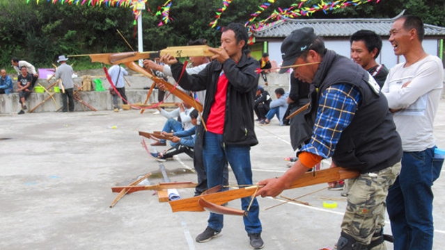 迪夏村民小组举办商贸交流会和射弩比赛