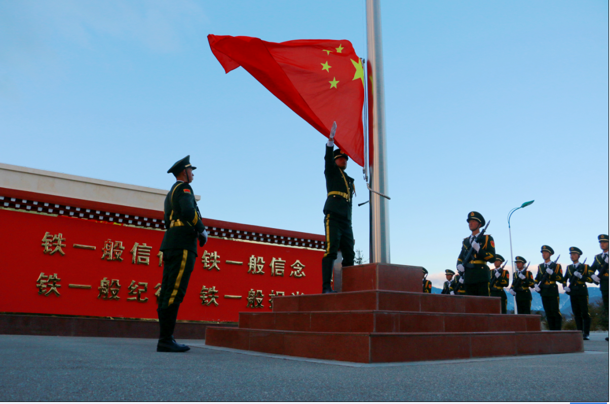 武警云南省总队机动第二支队举行元旦升旗仪式