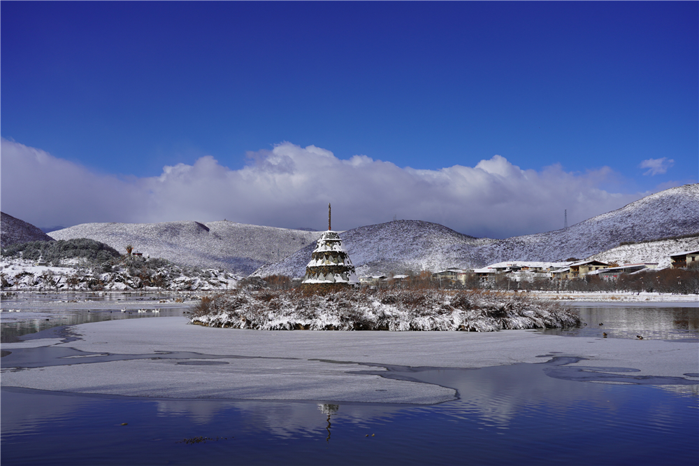 雪后的松赞林寺