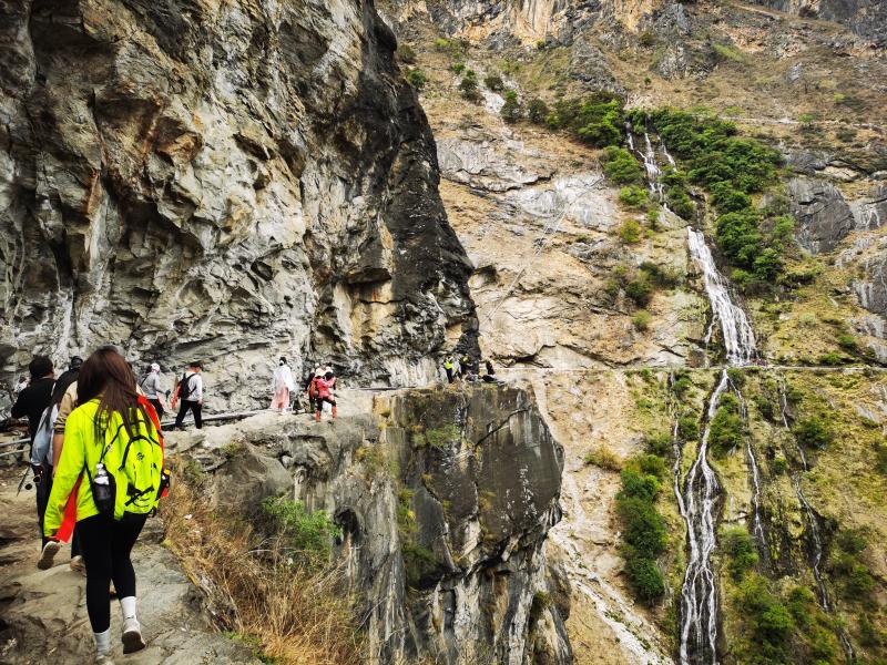“活力山水·2024香格里拉户外行”——虎跳峡高路徒步体验活动获好评