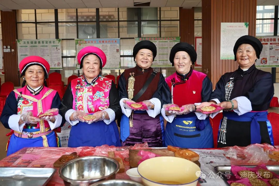 建塘镇北门社区的妈妈们：巧手做月饼 共话同心圆