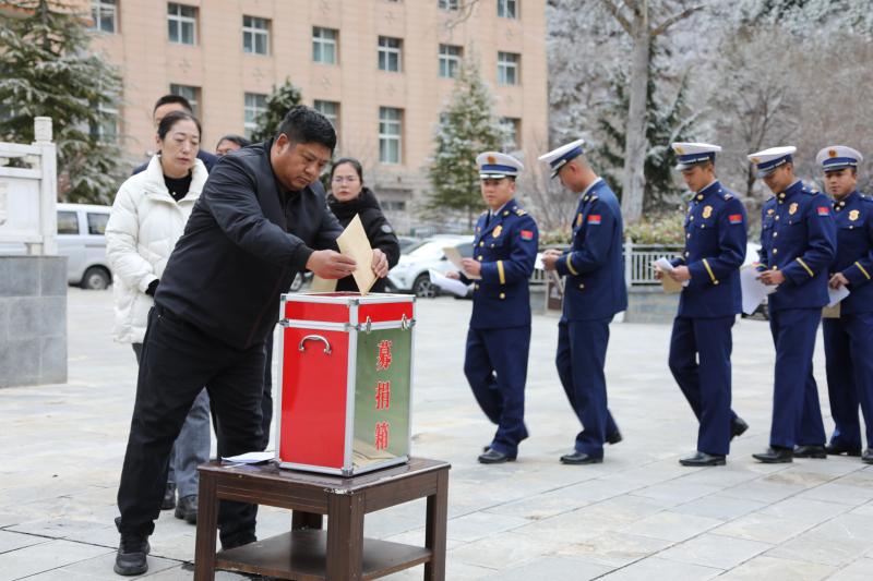 德钦县为地震灾区募捐